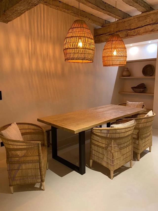 Peinture à la chaux sur murs intérieurs, apportant légèreté et élégance.